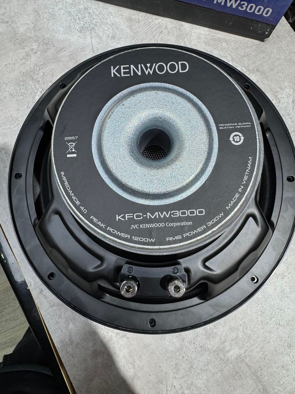 Kenwood оригинал саб. Основная задача сабвуфера Kenwood KFC-MW3000 в: фото 2