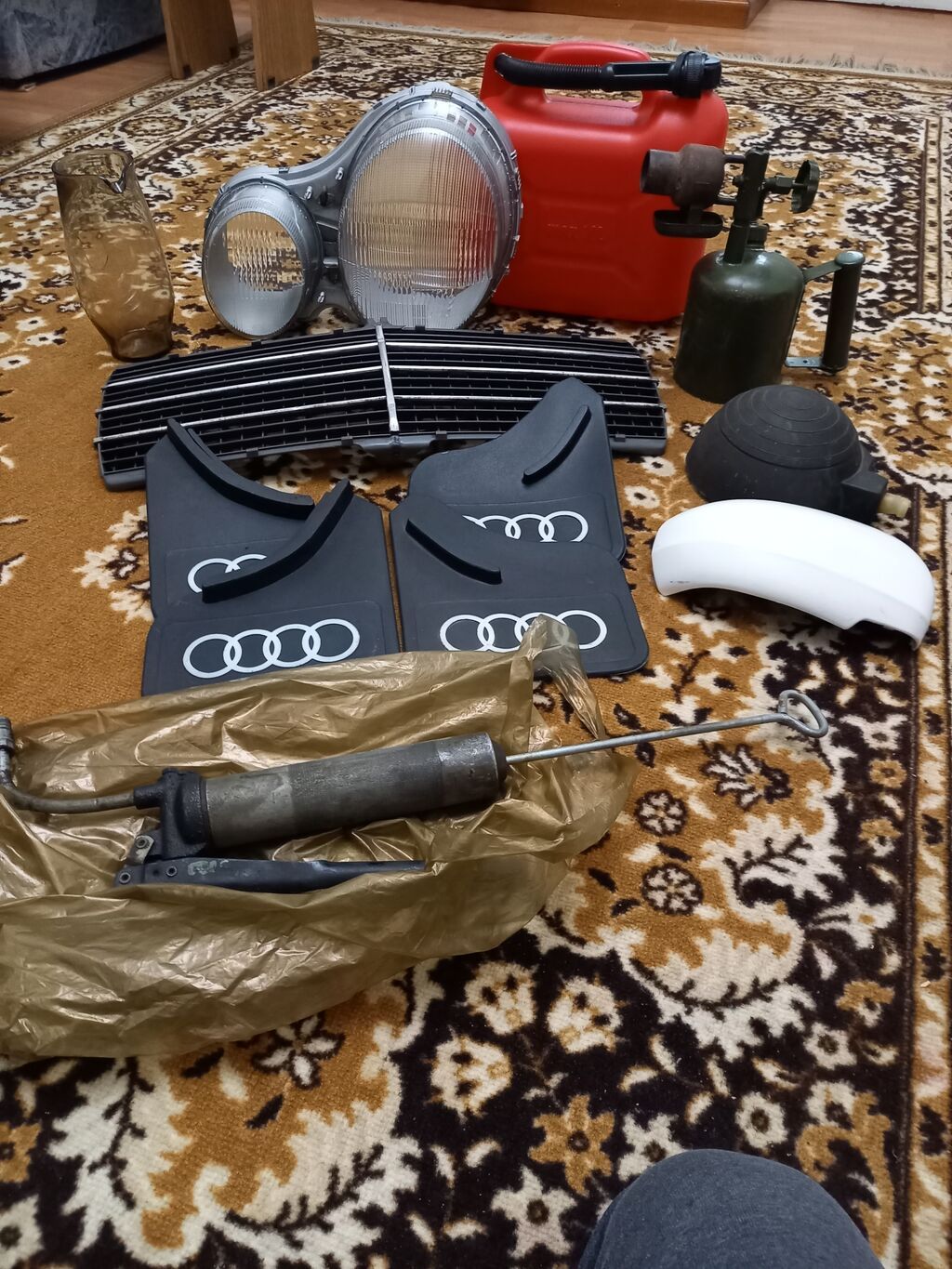 Продаю, лампу пояльную(новая),канистра 10л, кувшины для