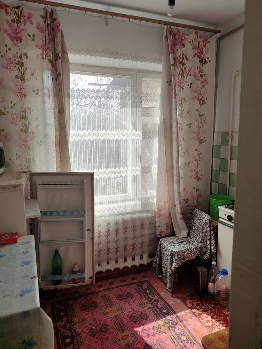 1 комната, 28 м², Индивидуалка, 1 этаж, Старый ремонт: фото 2