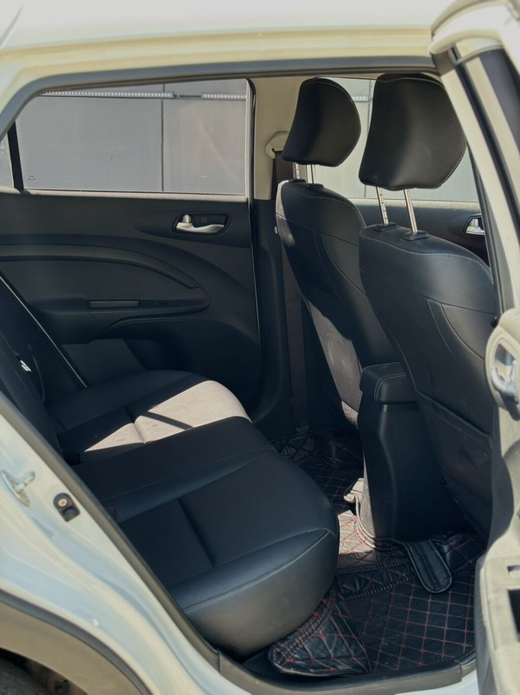 Kia Stonic: 2019 г., 1.4 л, Автомат, Бензин, Кроссовер: фото 7