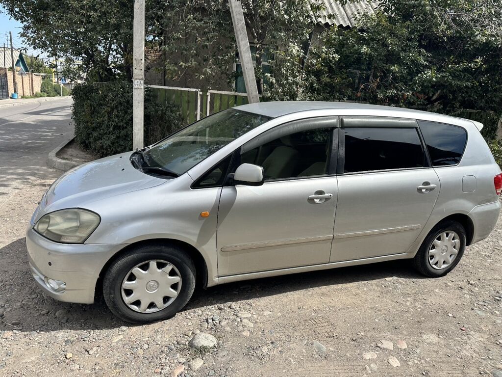 Toyota Ipsum: 2001 г., 2.4 л, Автомат, Газ, Минивэн: фото 8