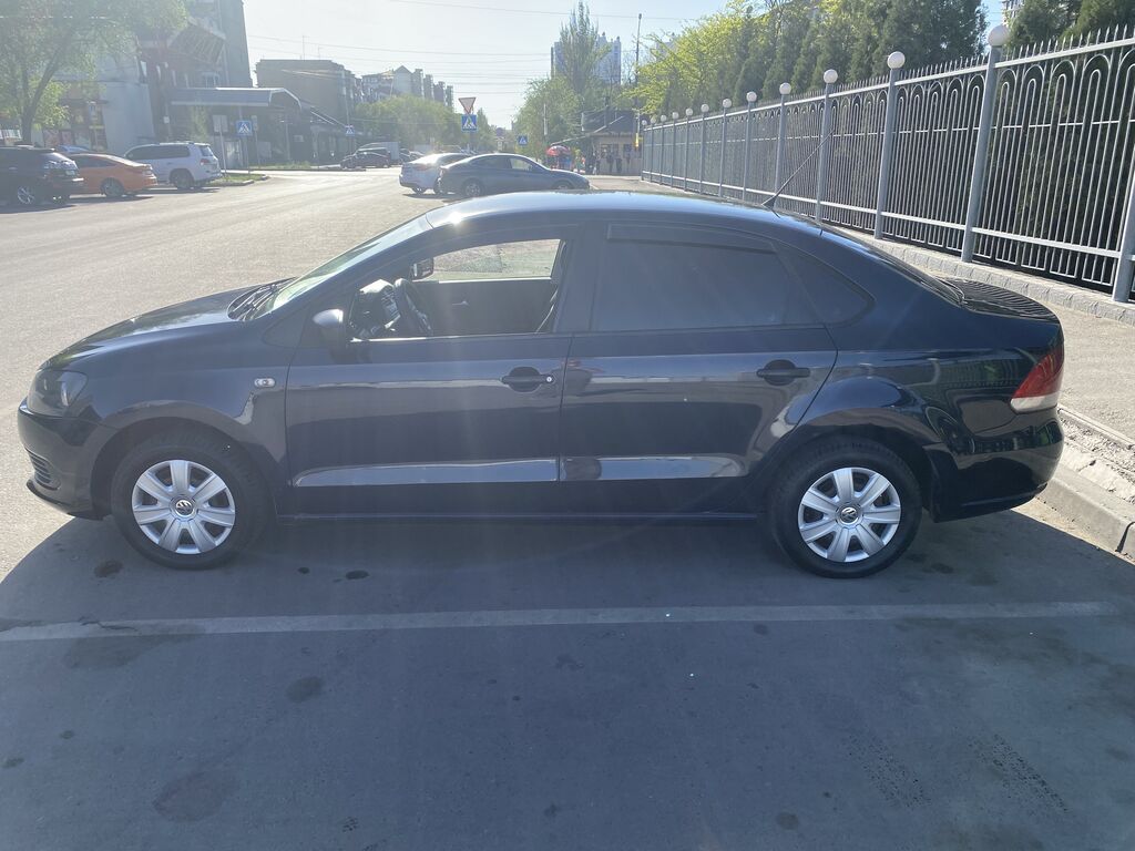 Volkswagen Polo: 2010 г., 1.6 л, Механика, Бензин, Седан: фото 8