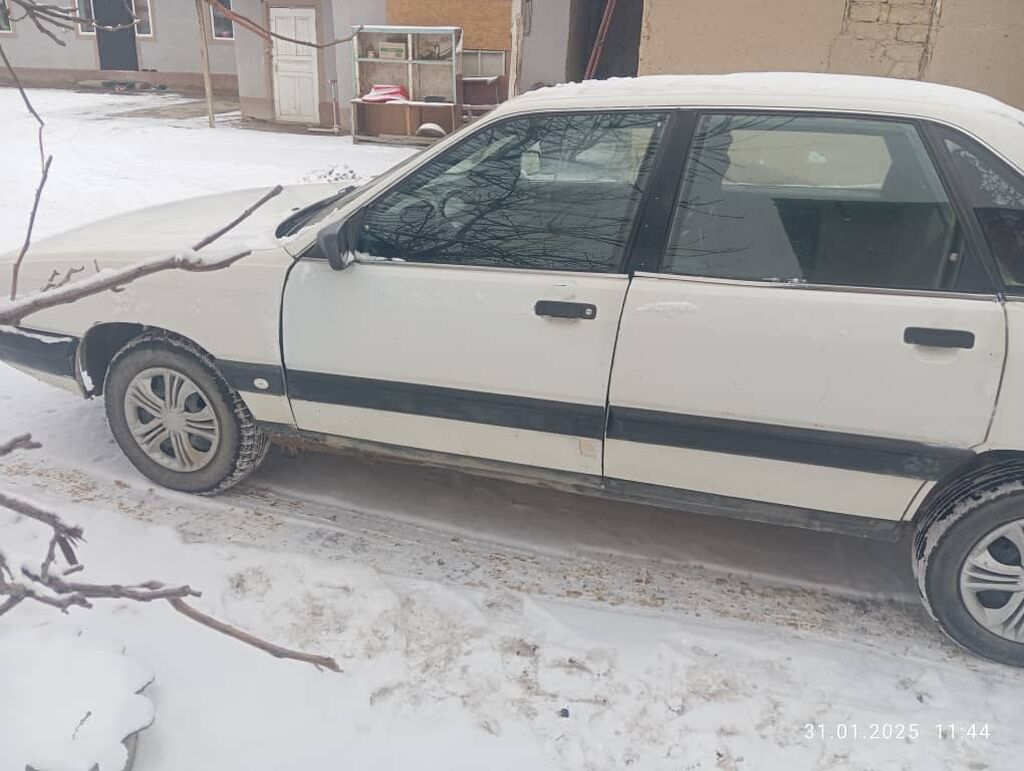 Audi 100: 1986 г., 1.8 л, Механика, Бензин, Седан: фото 3
