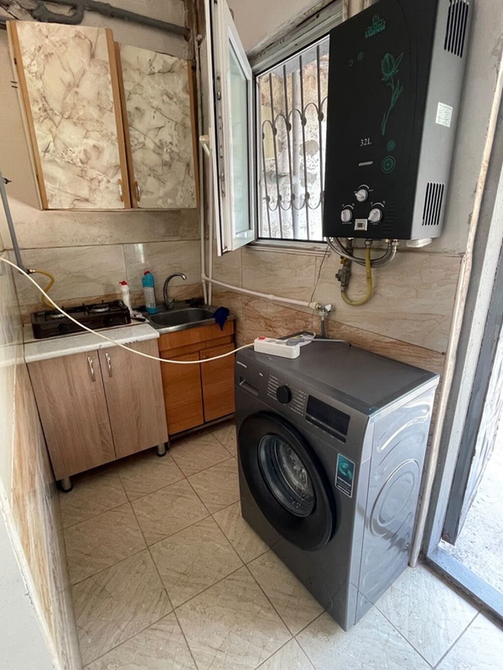 Kirayə üçün ayrıca 1,5 (bir tam və balaca otaq) Təsvir: - Geniş və