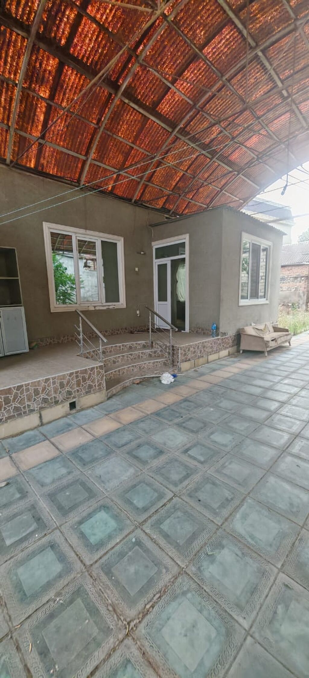 7 otaqlı, 250 kv. m, Orta təmir