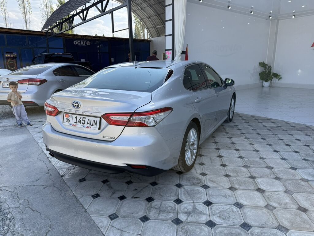 Toyota Camry: 2020 г., 2.5 л, Автомат, Бензин, Седан: фото 2