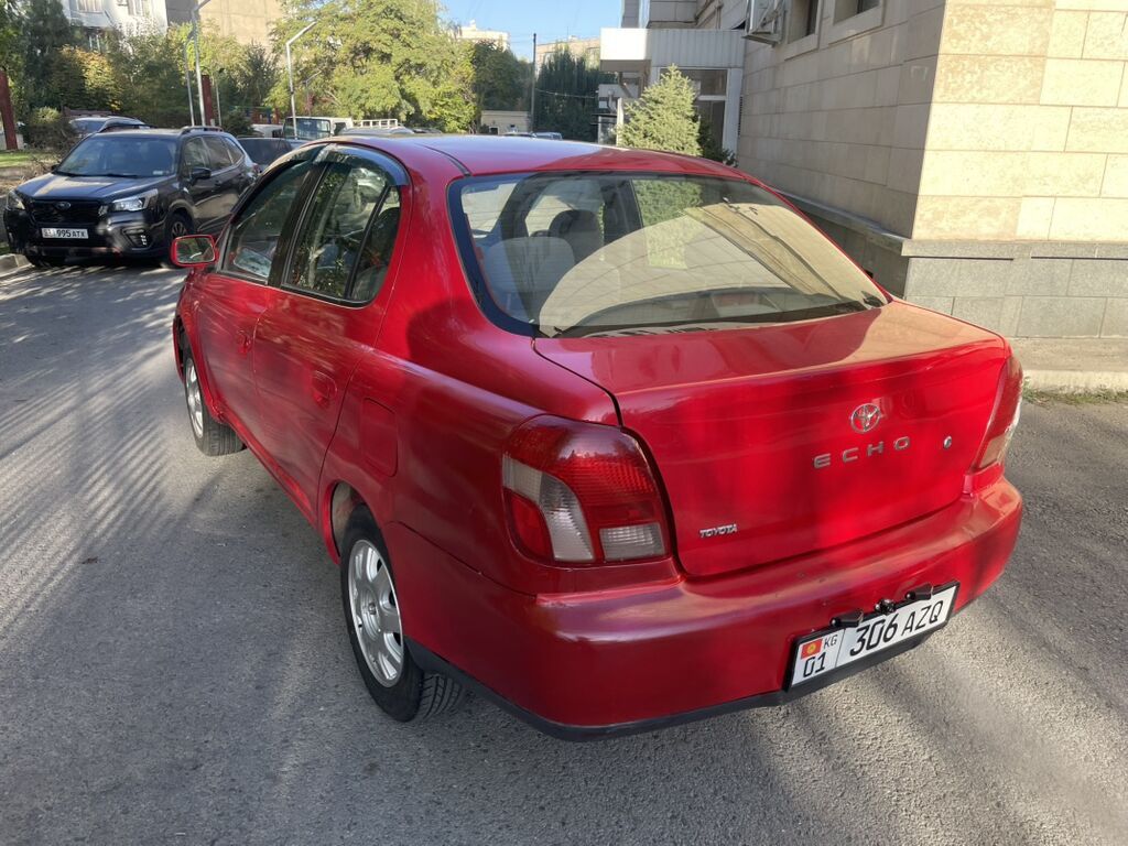 Toyota Echo: 2001 г., 1.5 л, Автомат, Бензин, Седан: фото 3