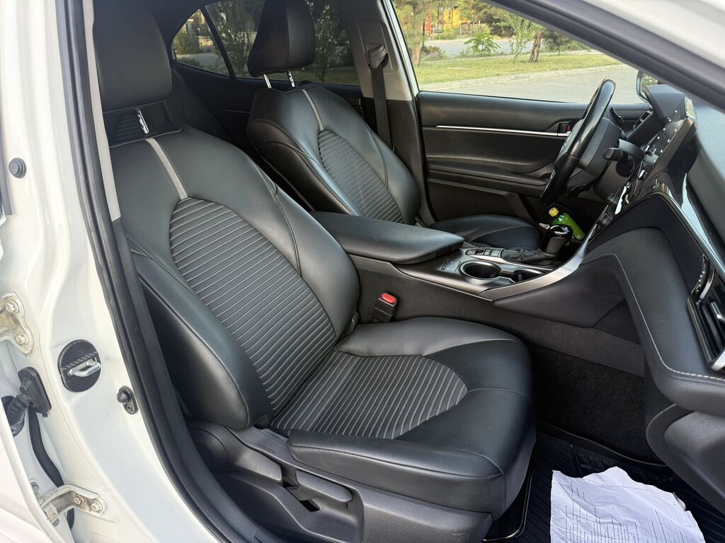 Toyota Camry: 2022 г., 2.5 л, Автомат, Гибрид, Седан: фото 7