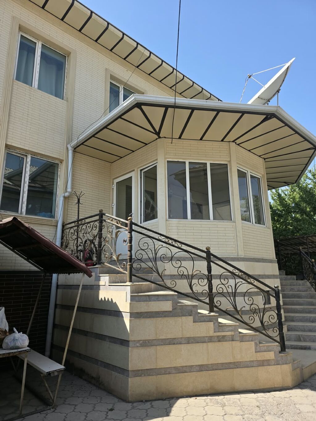 We are renting out a two-story house with student accommodations. We