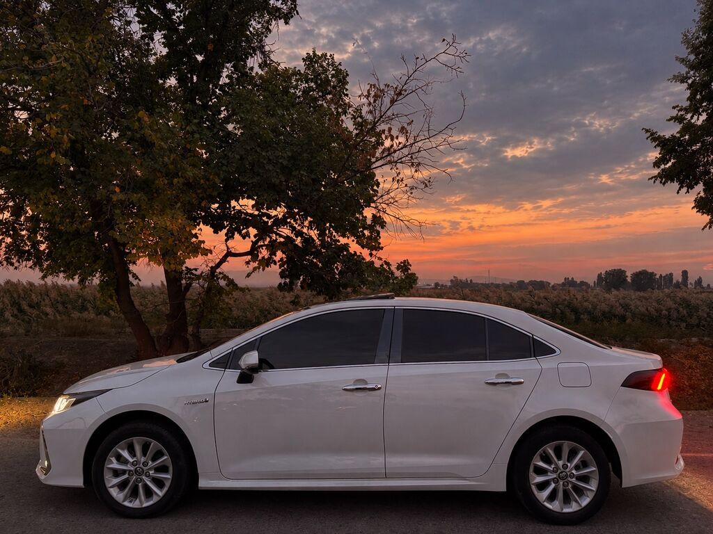 Toyota Corolla, 2021 г., 1.8 л, вариатор, гибрид, седан: фото 8