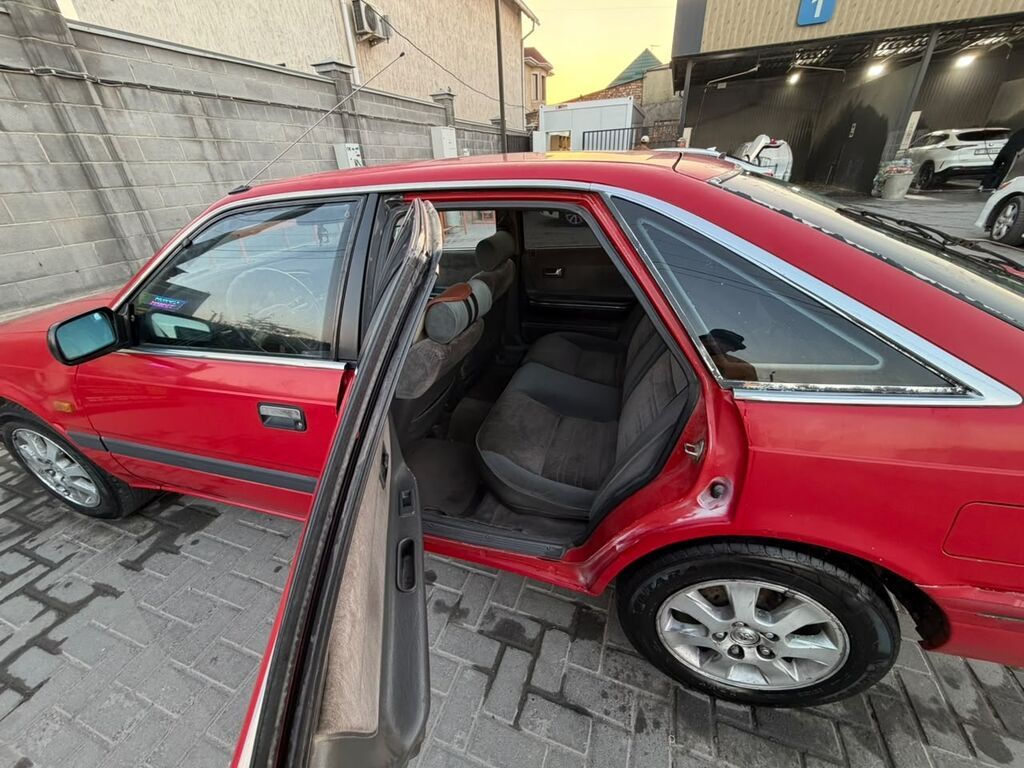 Mazda 626: 1989 г., 2.2 л, Автомат, Бензин, Хэтчбэк: фото 8