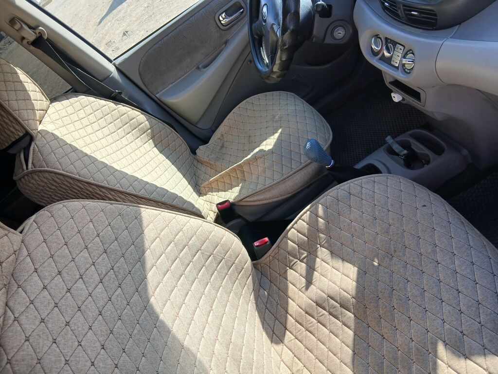 Nissan Tino: 2002 г., Минивэн: фото 6
