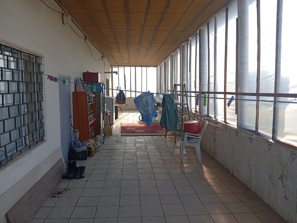 Geniş və işıqlı mənzil təqdim olunur. Xüsusiyyətlər: - Böyük qonaq