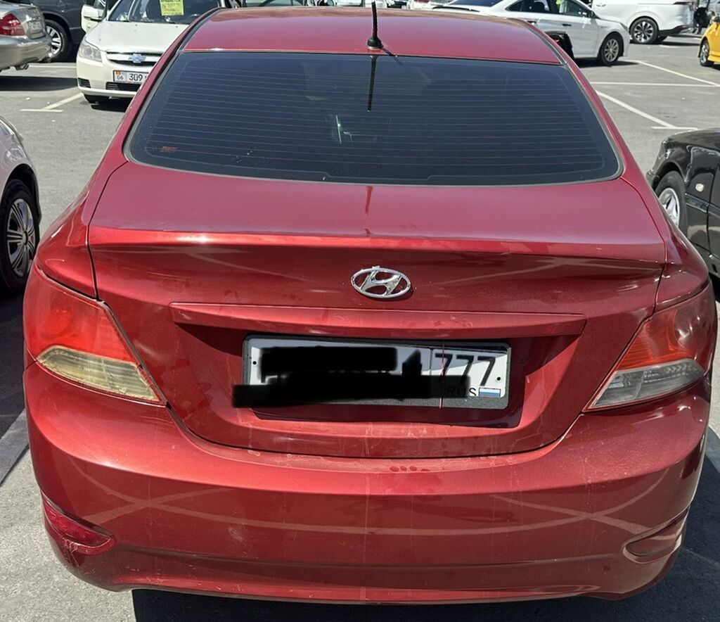Hyundai Solaris: 2013 г., 1.4 л, Автомат, Бензин, Седан — фото 2