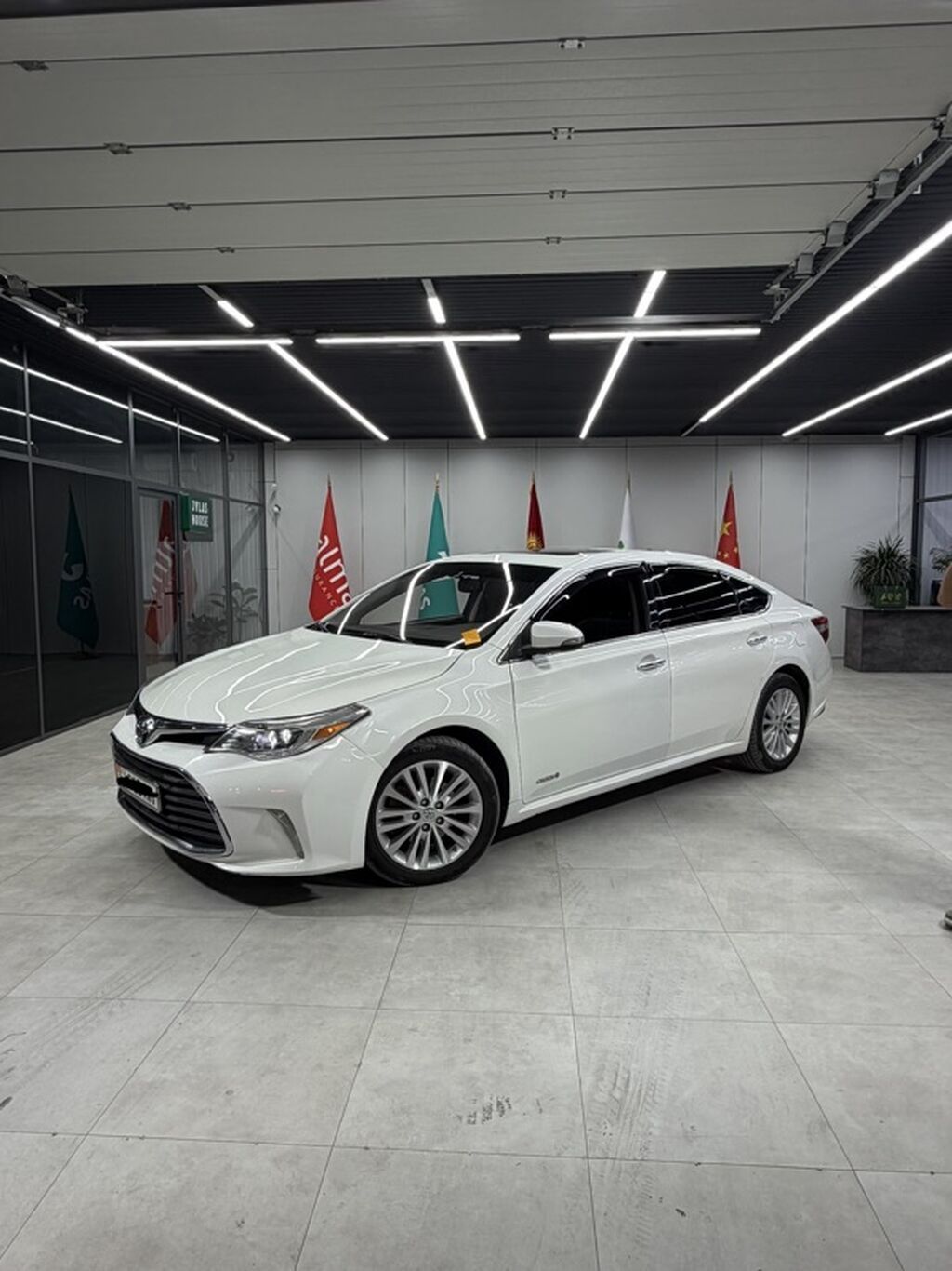 Toyota Avalon: 2015 г., 2.5 л, Вариатор, Гибрид, Седан: фото 1