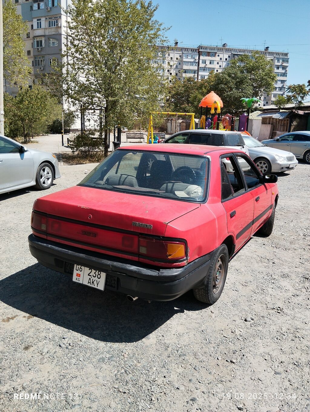 Mazda 323: 1991 г., 1.6 л, Механика, Бензин, Седан: фото 3