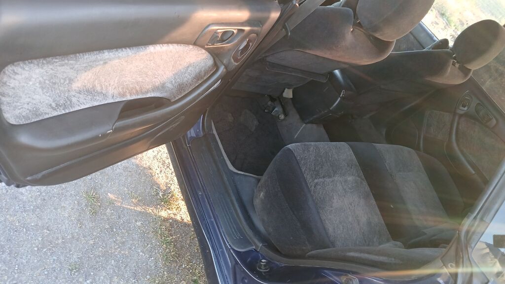 Subaru Legacy: 1996 г., 2 л, Автомат, Бензин, Седан: фото 6