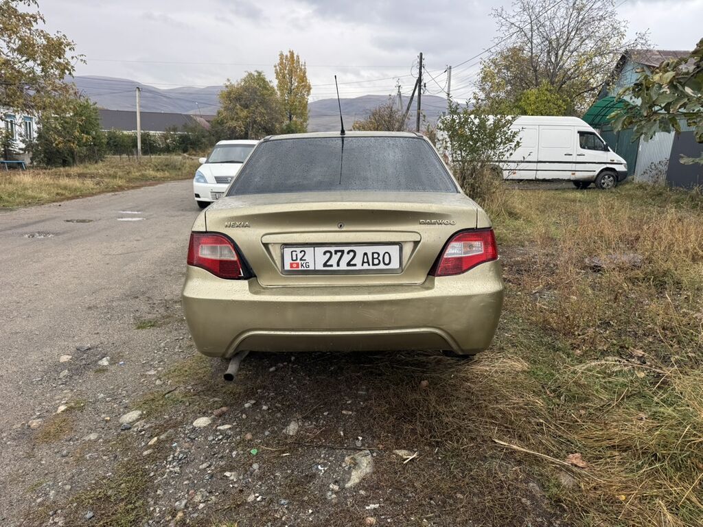 Daewoo Nexia: 2008 г., 1.5 л, Механика, Бензин, Седан: фото 3