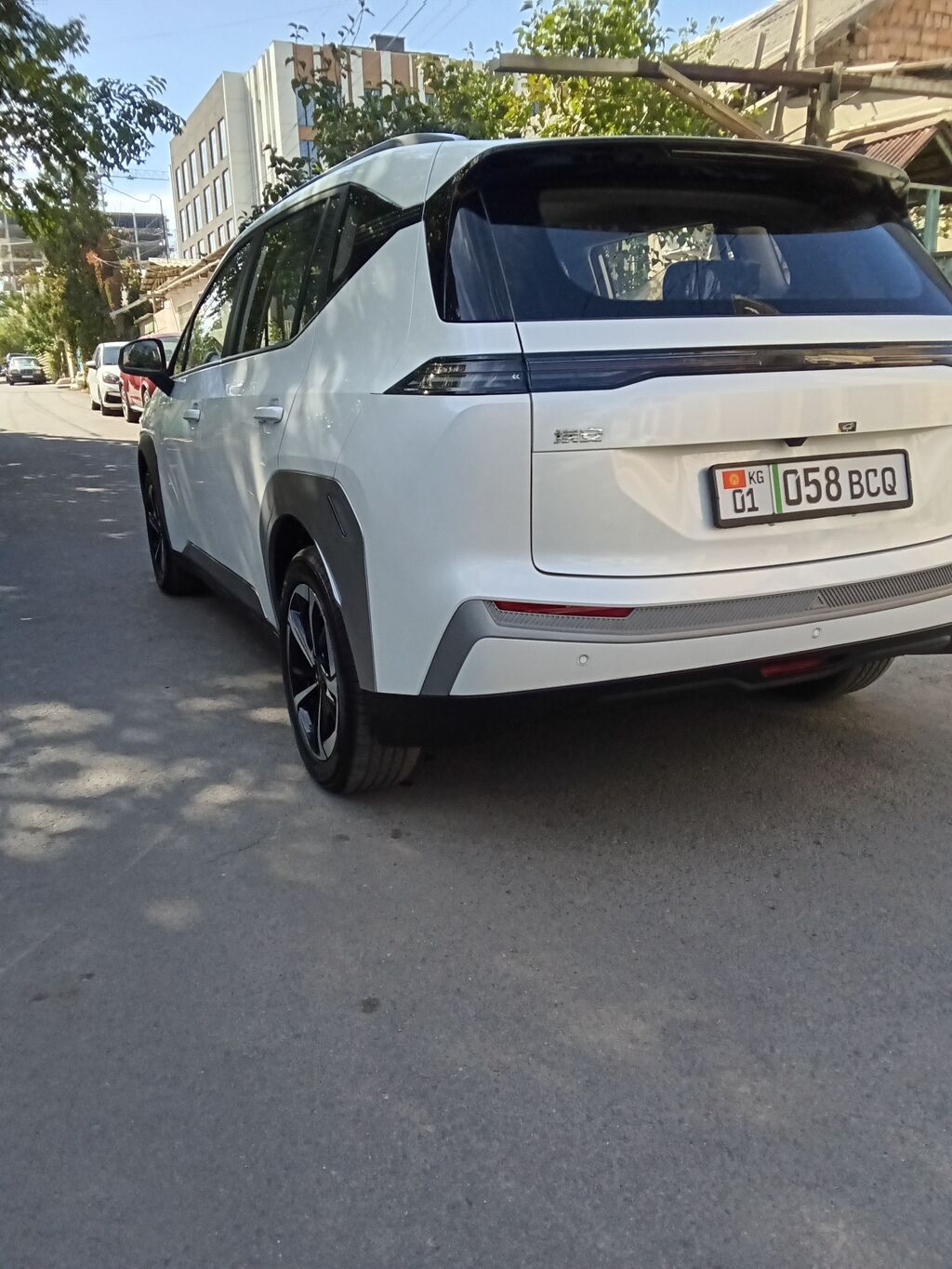 Электромобиль GAC Y Plus (белый) - Кузов: компактный кроссовер/MPV с: фото 4