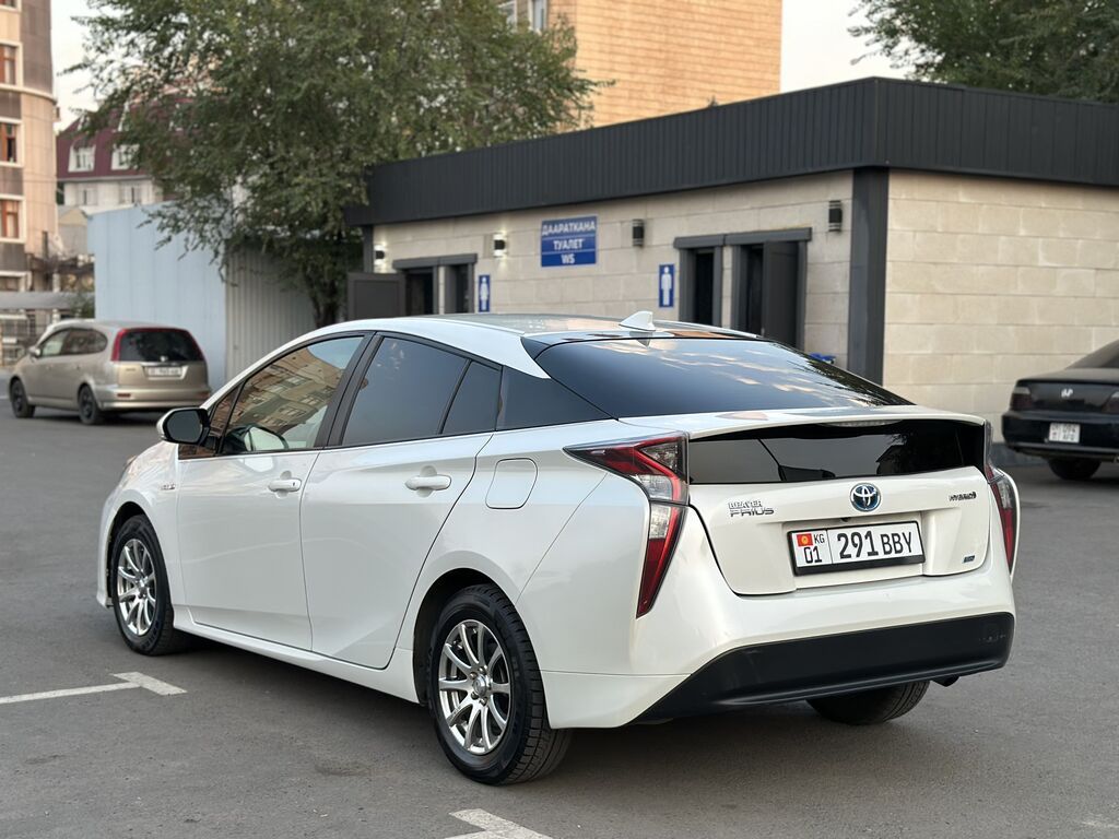 Toyota Prius: 2016 г., 1.8 л, Вариатор, Гибрид, Универсал: фото 4