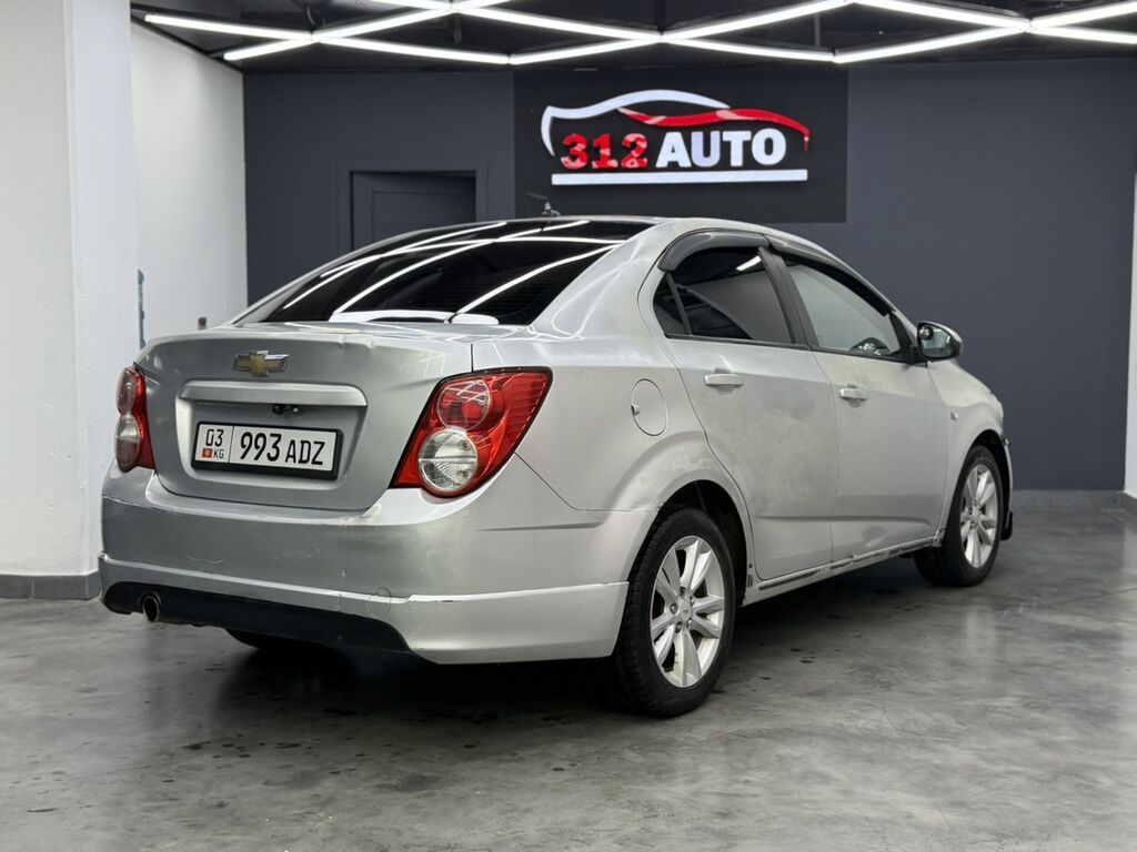 Chevrolet Aveo: 2012 г., 1.6 л, Механика, Бензин, Седан: фото 2