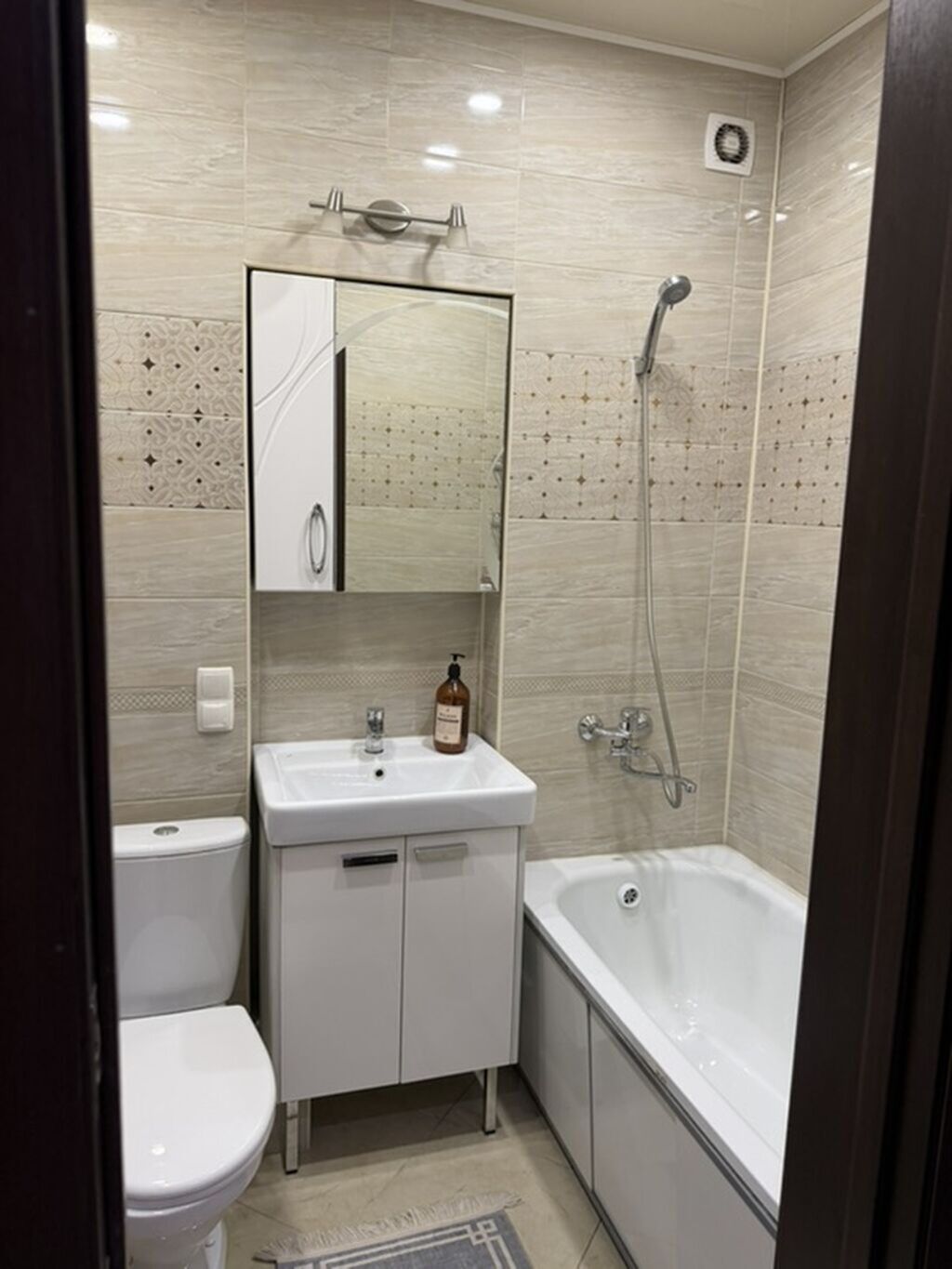 3 комнаты, 58 м², Золотой квадрат 104 серия, 1 этаж, Евроремонт: фото 6