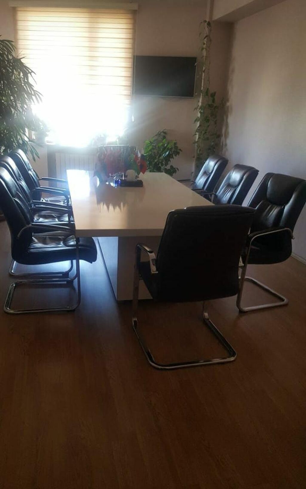 Ofis Mebeli Masa 500 Azn Kreslolar Her Biri 300 Azn 500 AZN Masa V 