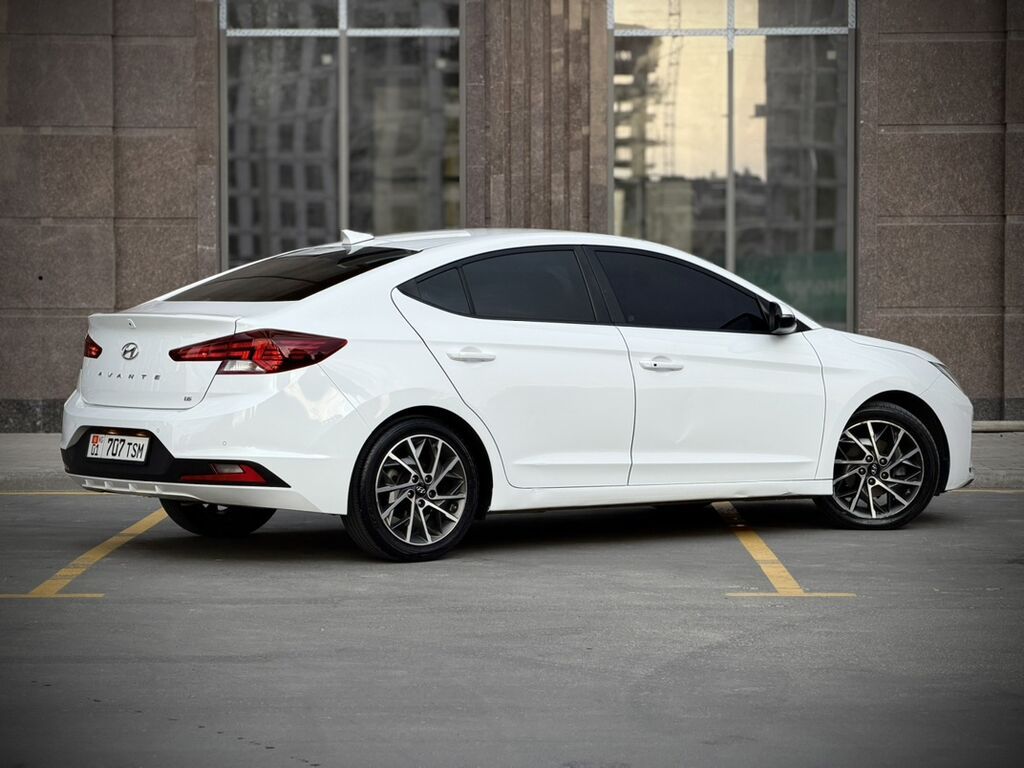Hyundai Avante: 2019 г., 1.6 л, Автомат, Бензин, Седан: фото 5