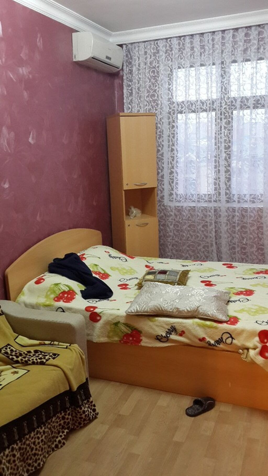 Ev 6 mkr da,Nəsimi metrosunun üstündə yerləşir. Ətrafında piyada 5-10