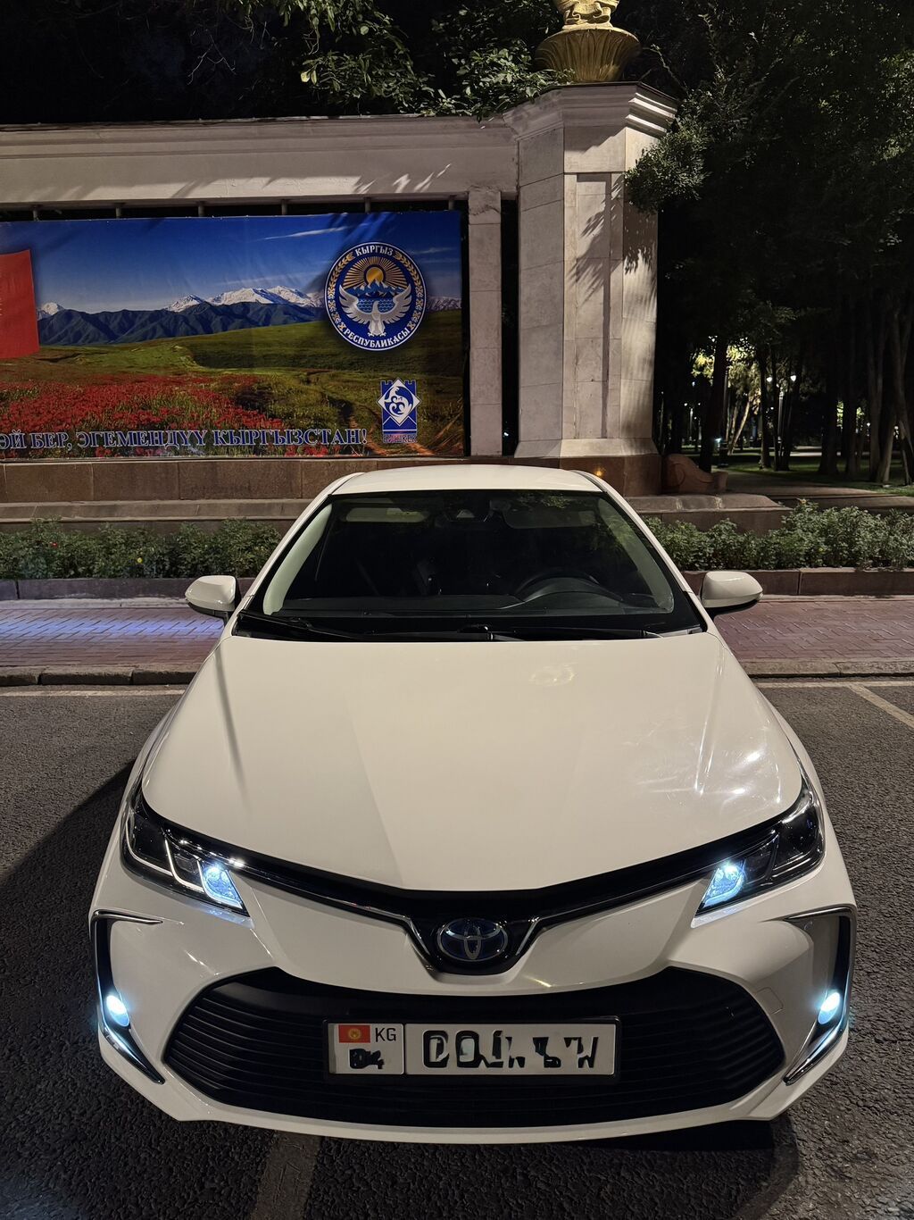 Toyota Corolla: 2021 г., 1.8 л, Автомат, Гибрид, Седан: фото 3