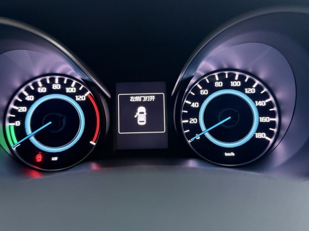 Changan Eado Plus: 2025 г., Автомат, Электромобиль, Седан: фото 7