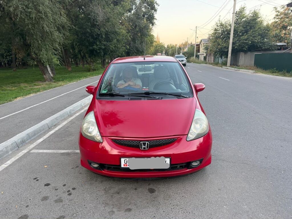 Honda Fit: 2005 г., 1.4 л, Автомат, Газ, Хэтчбэк: фото 3