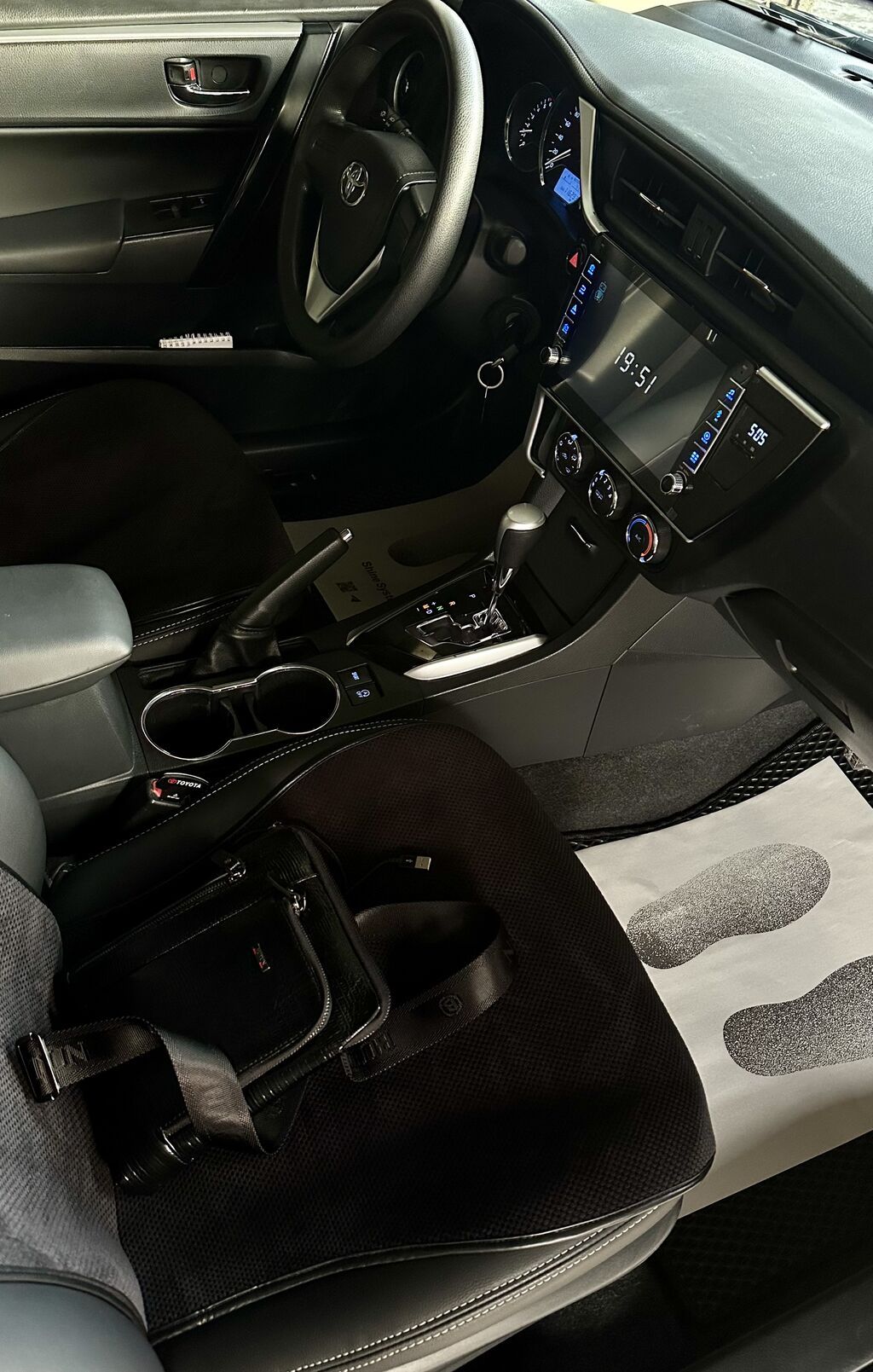 Toyota Corolla: 2019 г., 1.2 л, Автомат, Бензин, Седан — фото 6