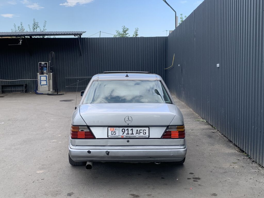 Mercedes-Benz E-Class: 1988 г., 2.3 л, Автомат, Бензин, Седан — фото 7