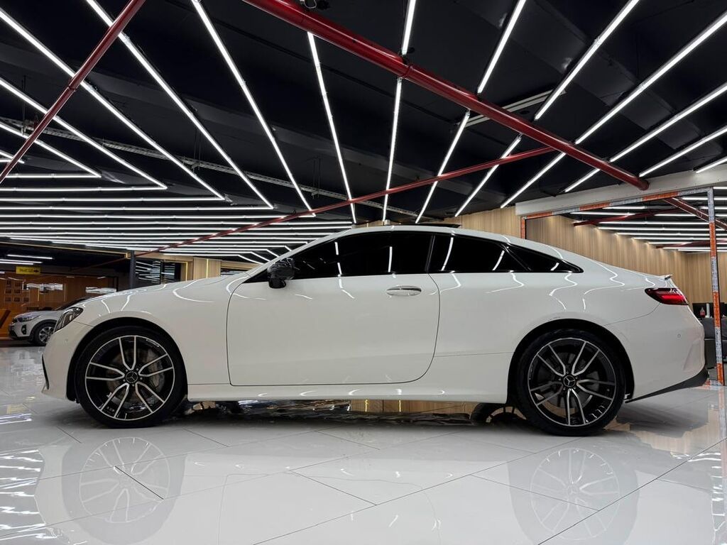 Mercedes-Benz E-Class: 2021 г., 3 л, Автомат, Бензин, Купе: фото 3