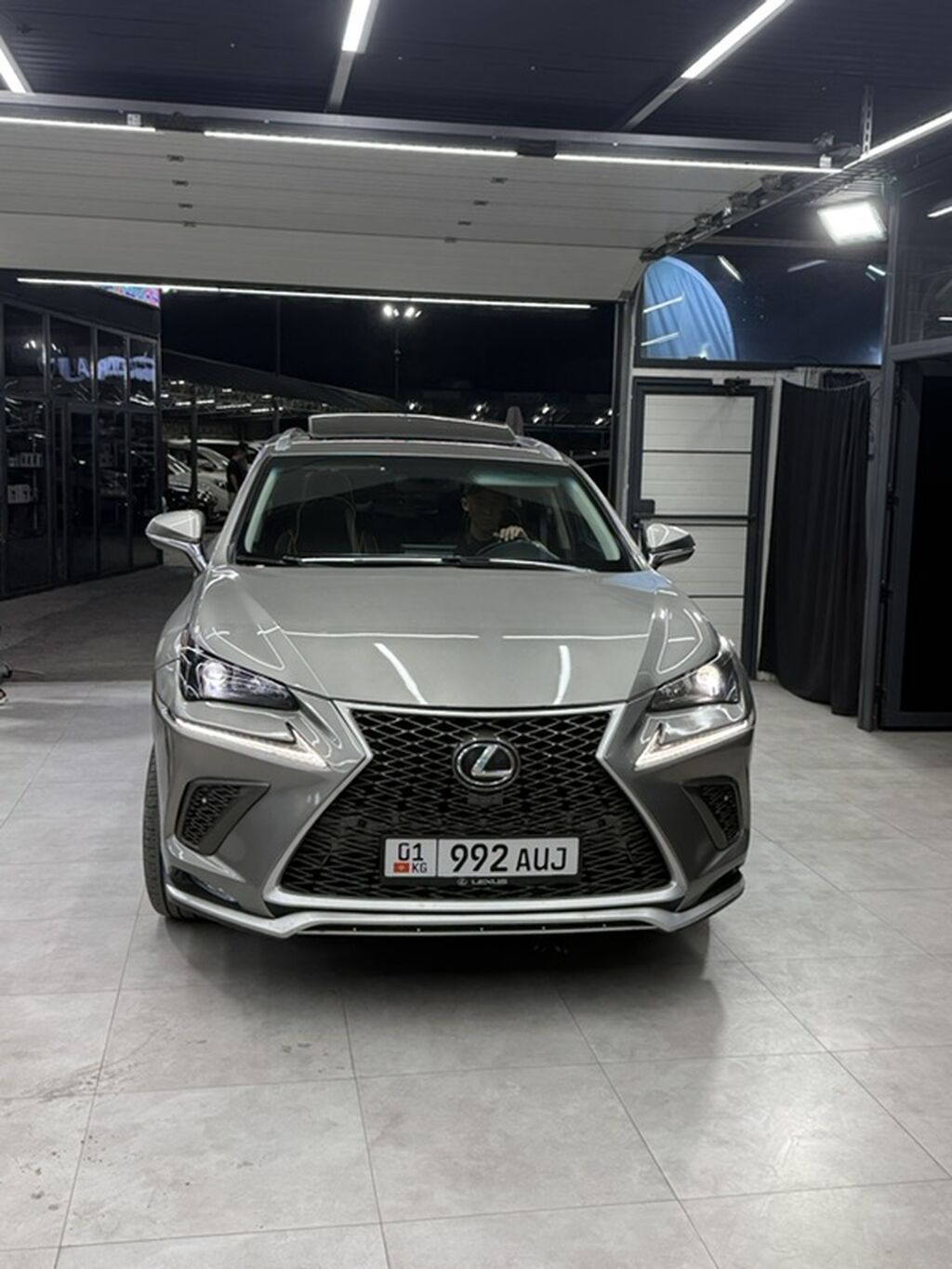 Lexus NX: 2016 г., 2 л, Автомат, Бензин, Кроссовер: фото 3