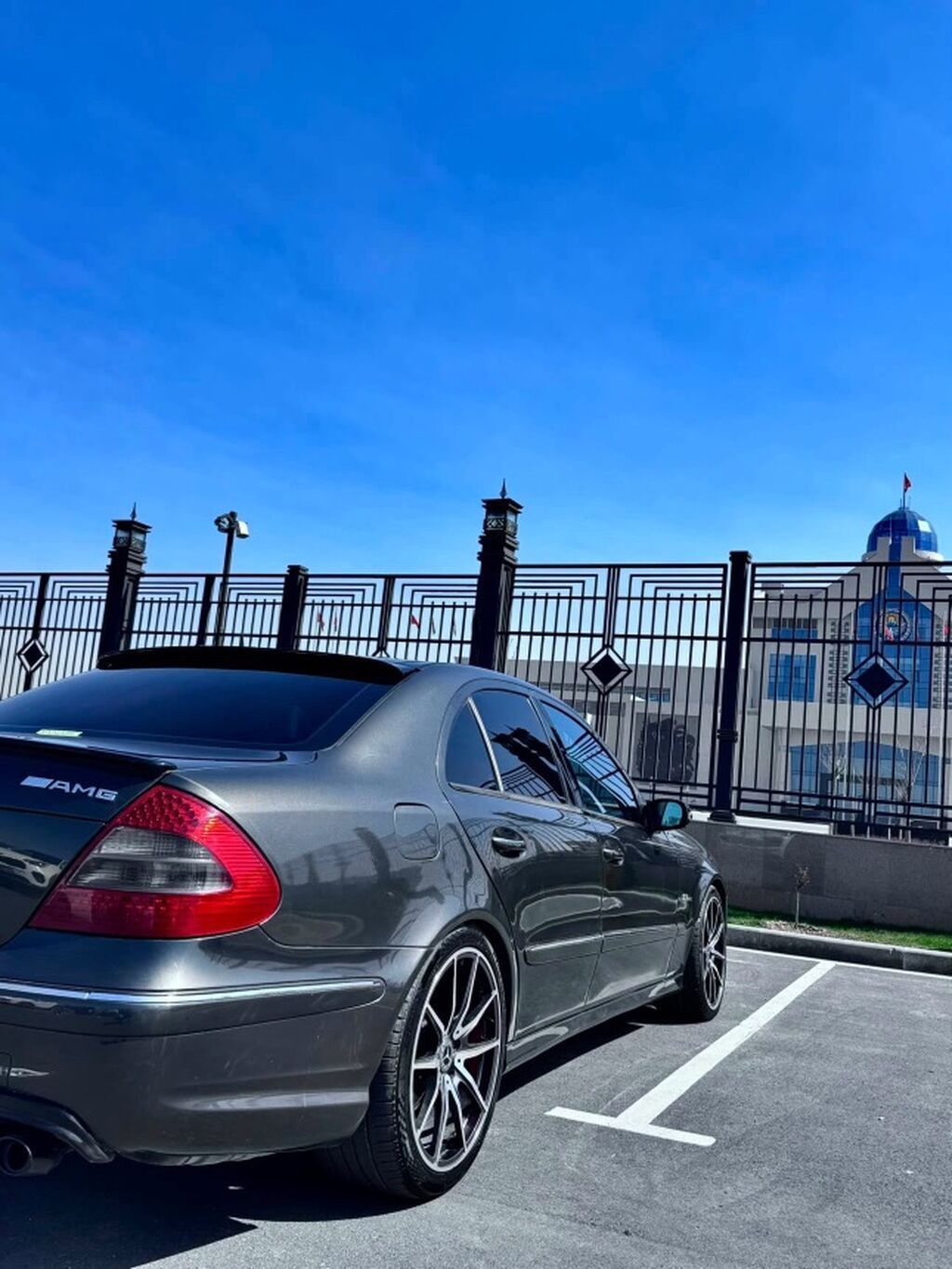 Mercedes-Benz E-Class: 2003 г., 5 л, Бензин, Седан: фото 3