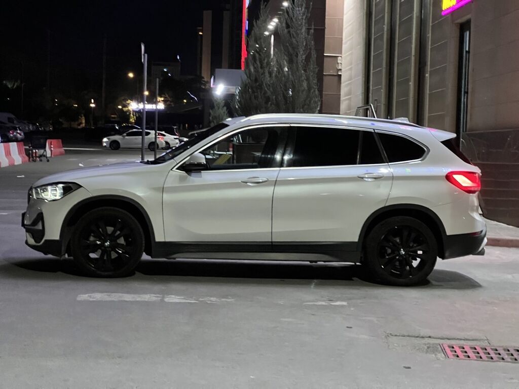 BMW X1: 2020 г., 1.5 л, Автомат, Бензин, Кроссовер: фото 2