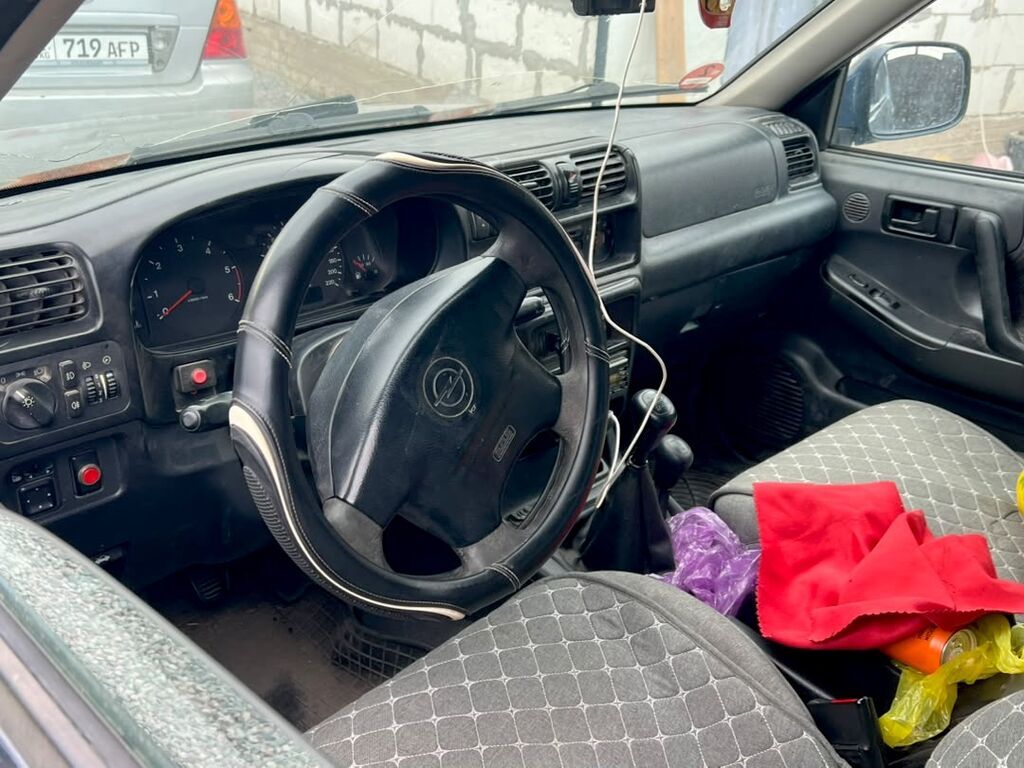 Opel Frontera: 2000 г., Механика, Бензин, Внедорожник: фото 4