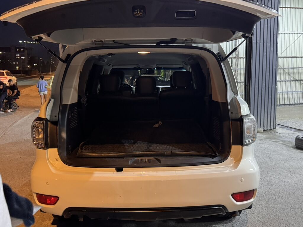 Nissan Patrol: 2014 г., 5.6 л, Автомат, Бензин, Внедорожник: фото 8