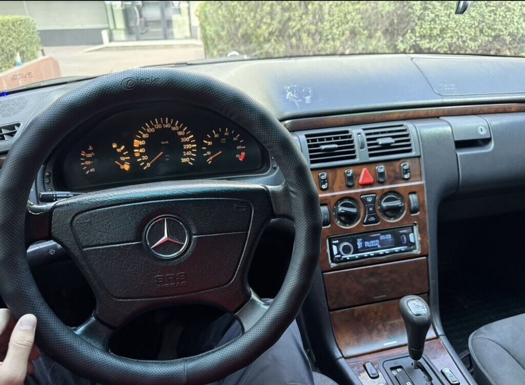Mercedes-Benz E-Class: 1996 г., 3.2 л, Автомат, Бензин, Седан: фото 6