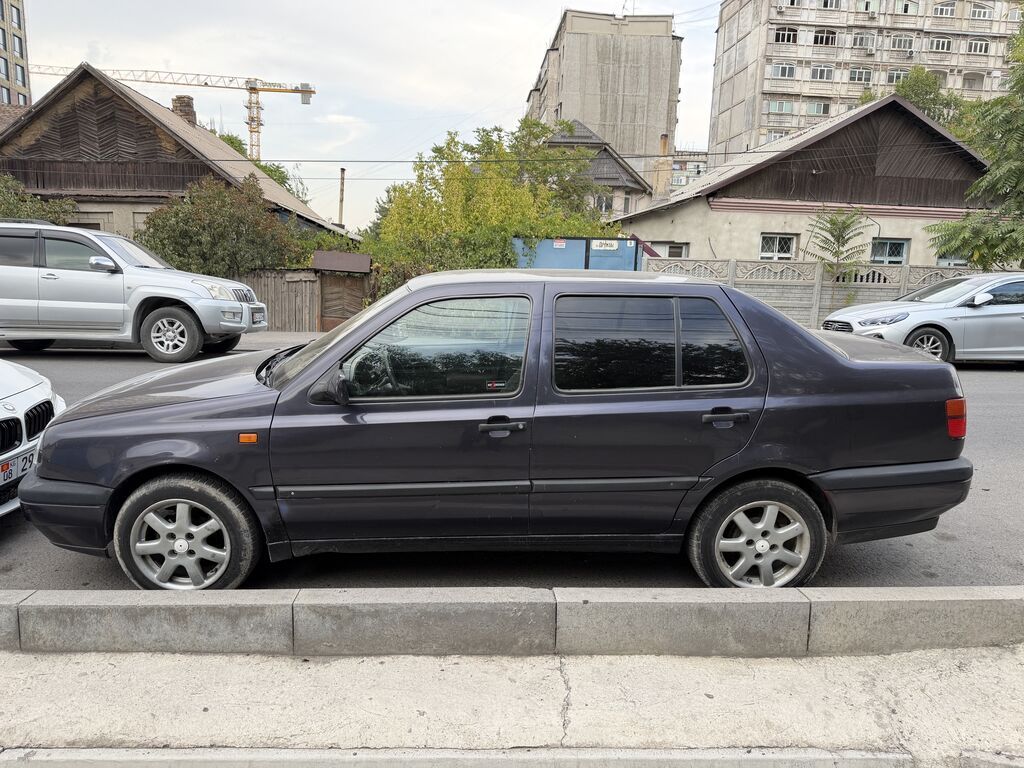 Volkswagen Vento: 1994 г., 1.8 л, Механика, Бензин: фото 3