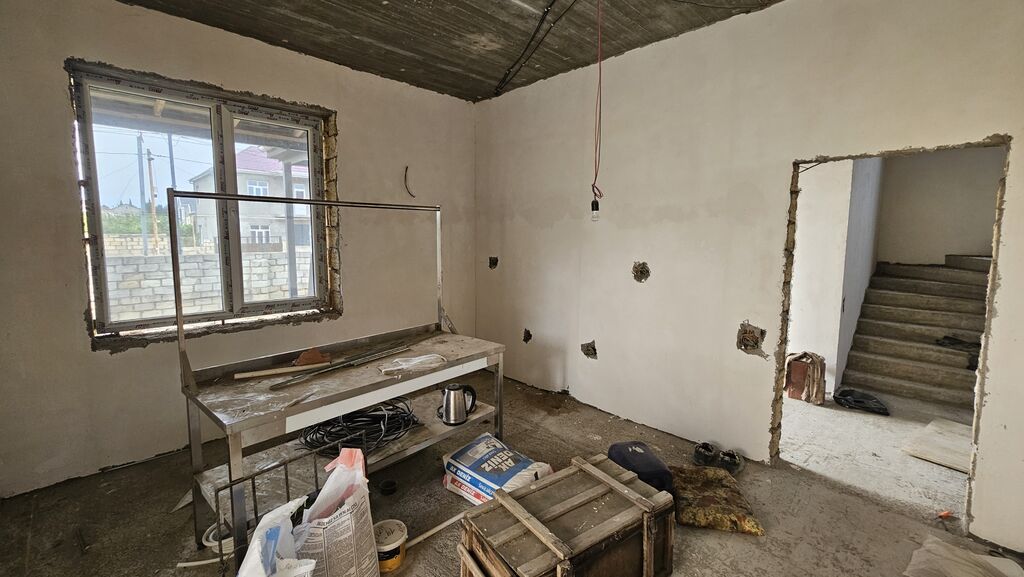 9 otaq, 299 kv. m, Təmirsiz