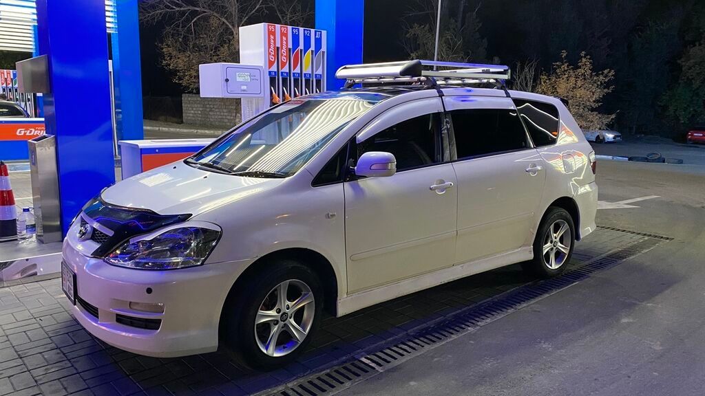 Toyota Ipsum: 2003 г., 2.4 л, Автомат, Бензин, Универсал: фото 3