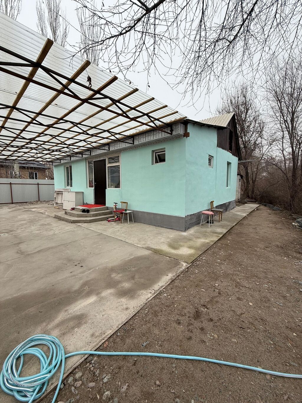 Продаётся уютный дом в ж/м Дордой. Чистый уютный дом с мебелью.