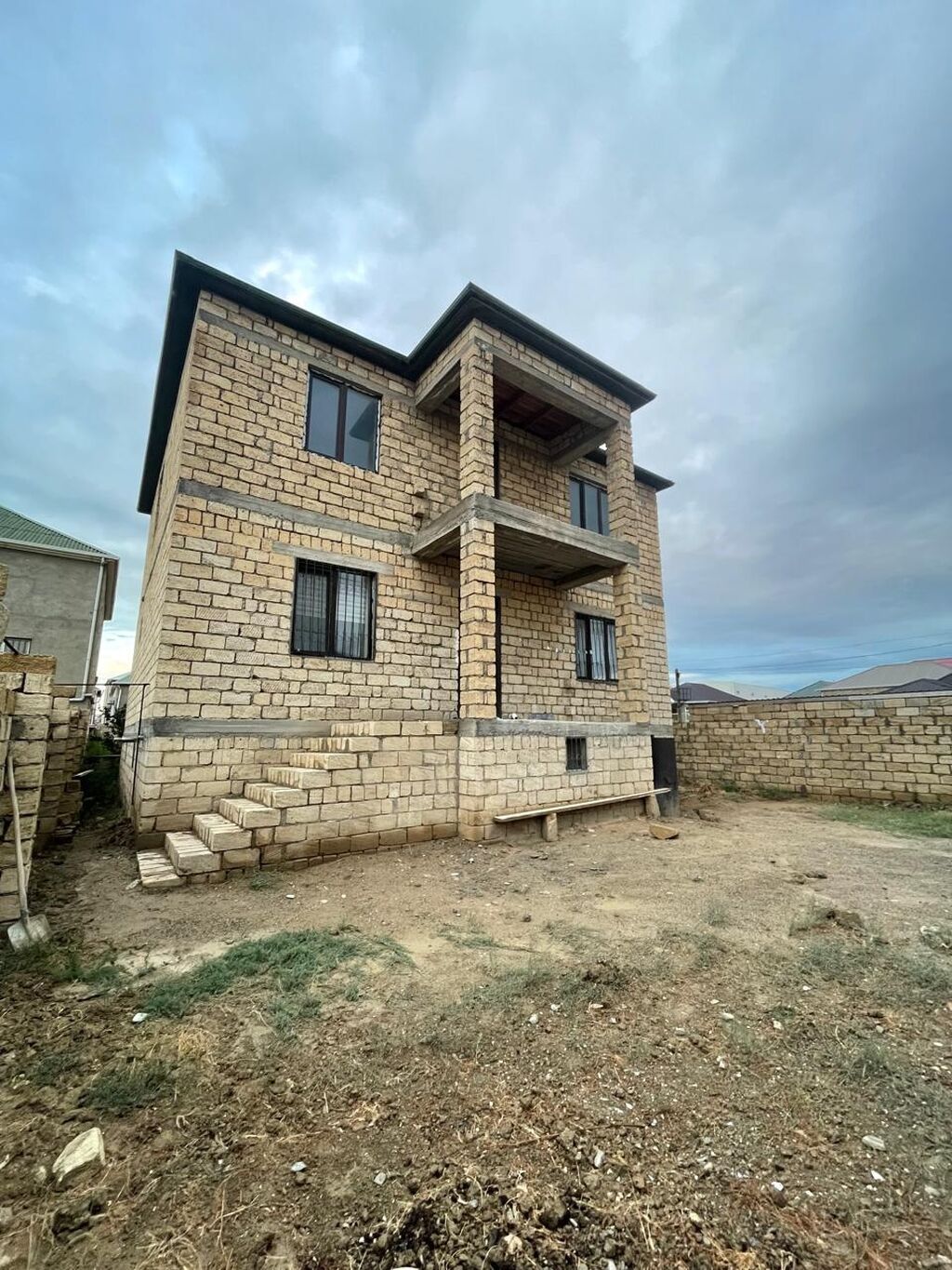 6 otaqlı, 240 kv. m, Yeni təmirli