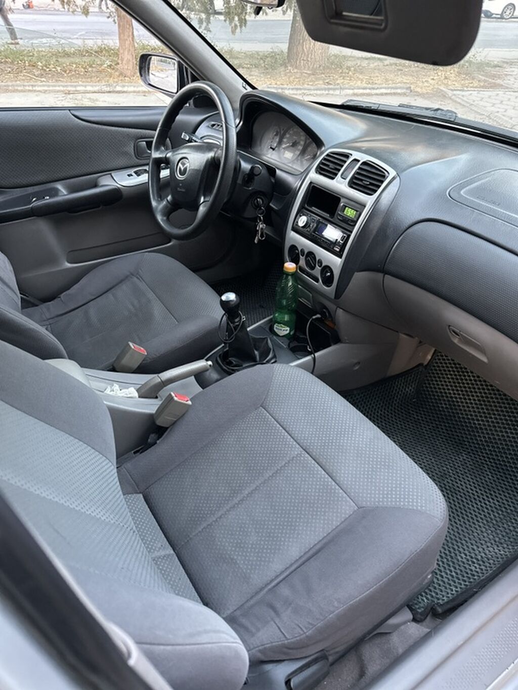 Mazda 323: 2002 г., 1.3 л, Механика, Бензин, Хэтчбэк: фото 7