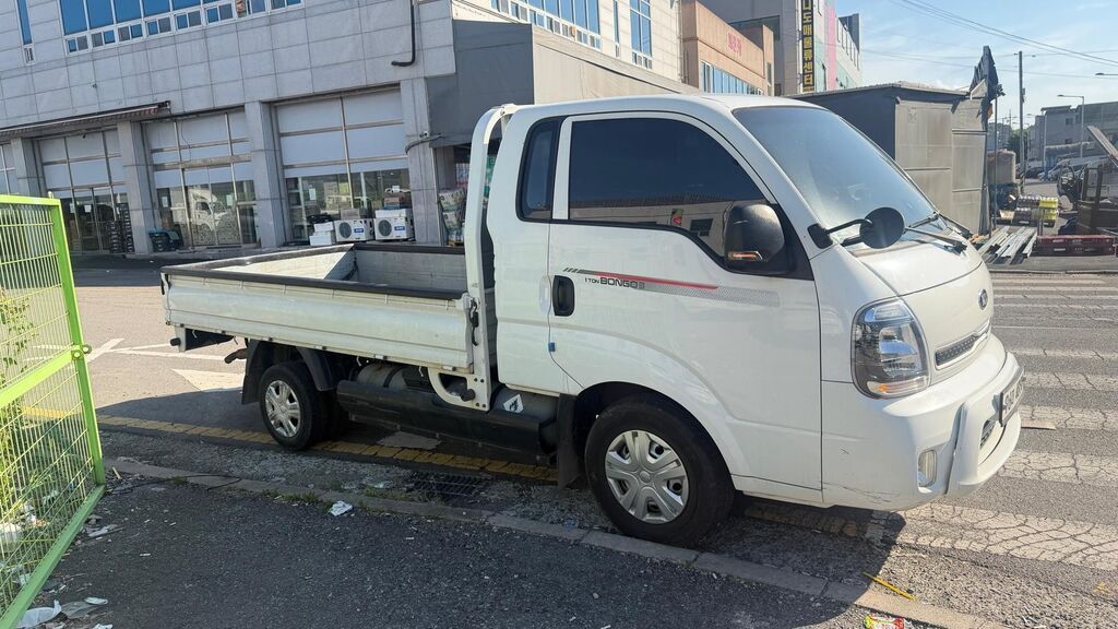 Kia Bongo III 1.3 ton, бортовой пикап Основное: - Тип: малотоннажный: фото 4