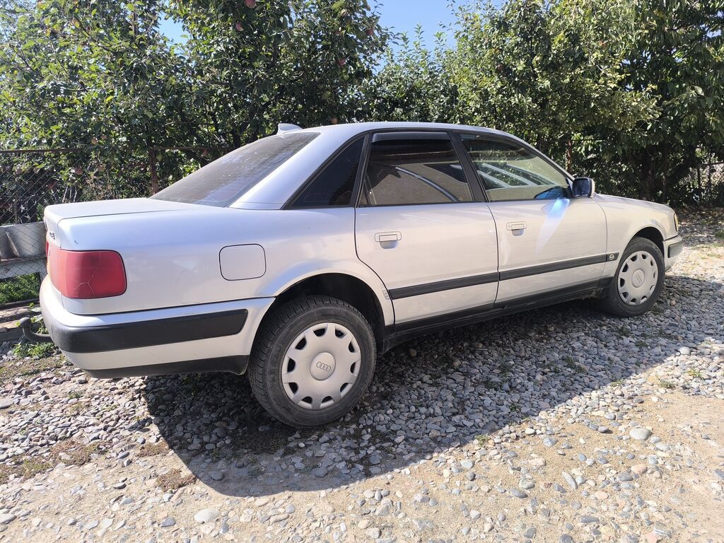 Audi 100: 1991 г., 2 л, Механика, Бензин, Седан: фото 2