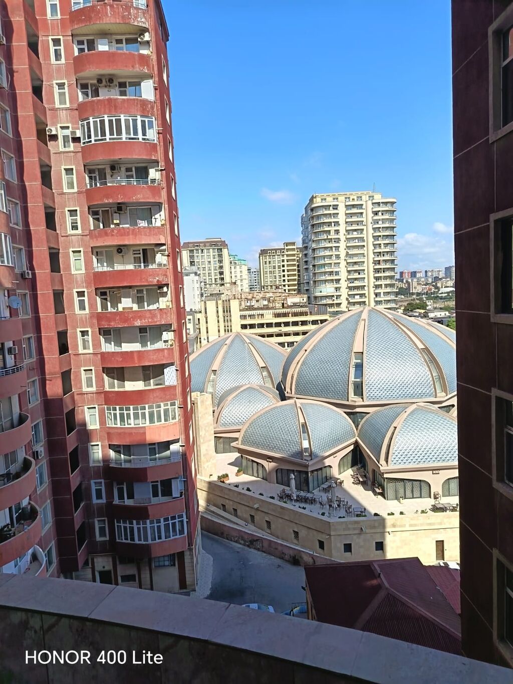 28 mayda 12/7 mertebesinde 4 otaqli ev 1000 azn eşiyasiz 1000 azn